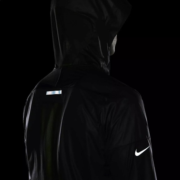 Nike Tech Pack Packable Reflective Running Jacket - Picture 4 of 15